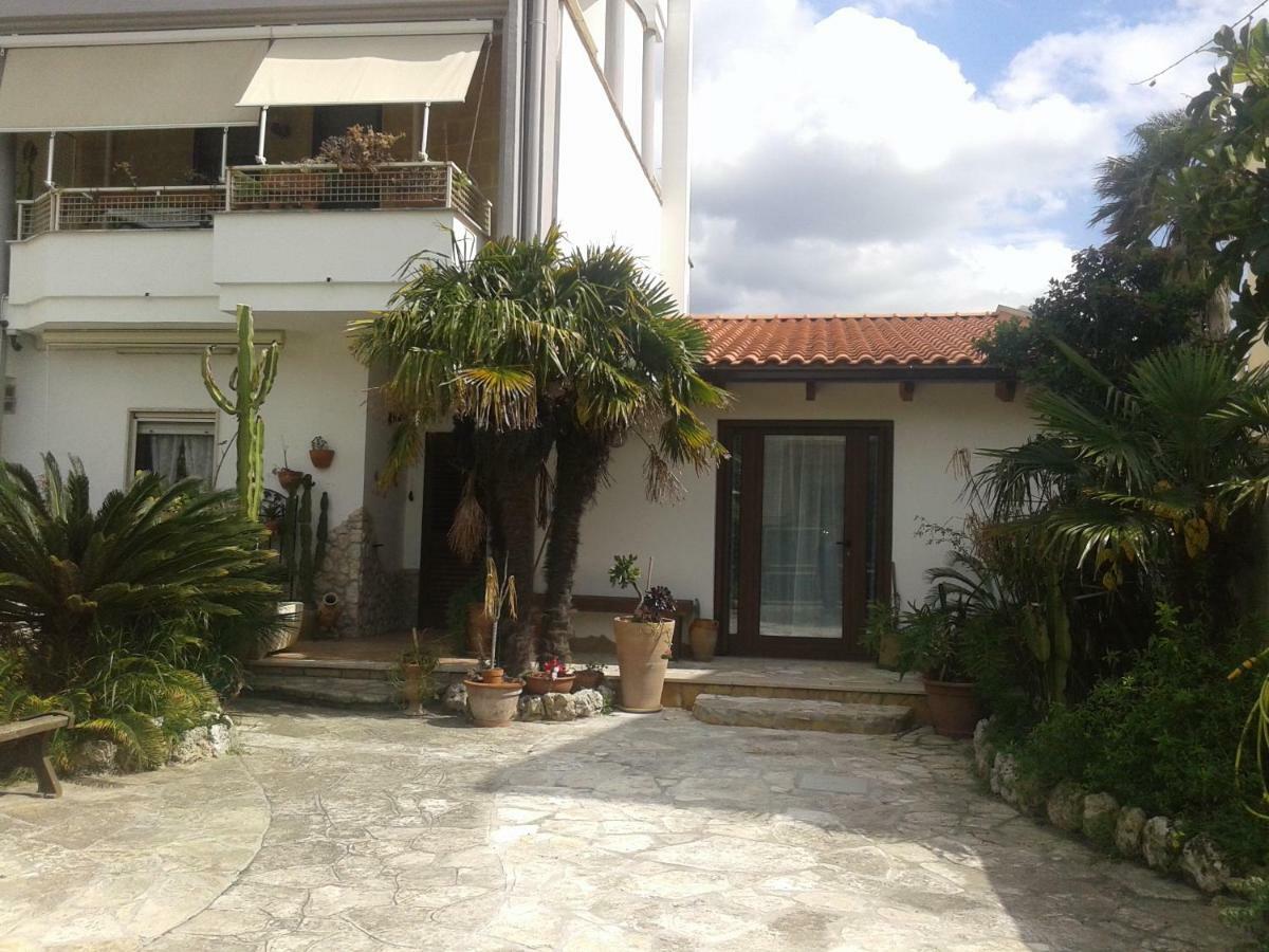 B&B Tra I Mari Del Salento Λέτσε Εξωτερικό φωτογραφία
