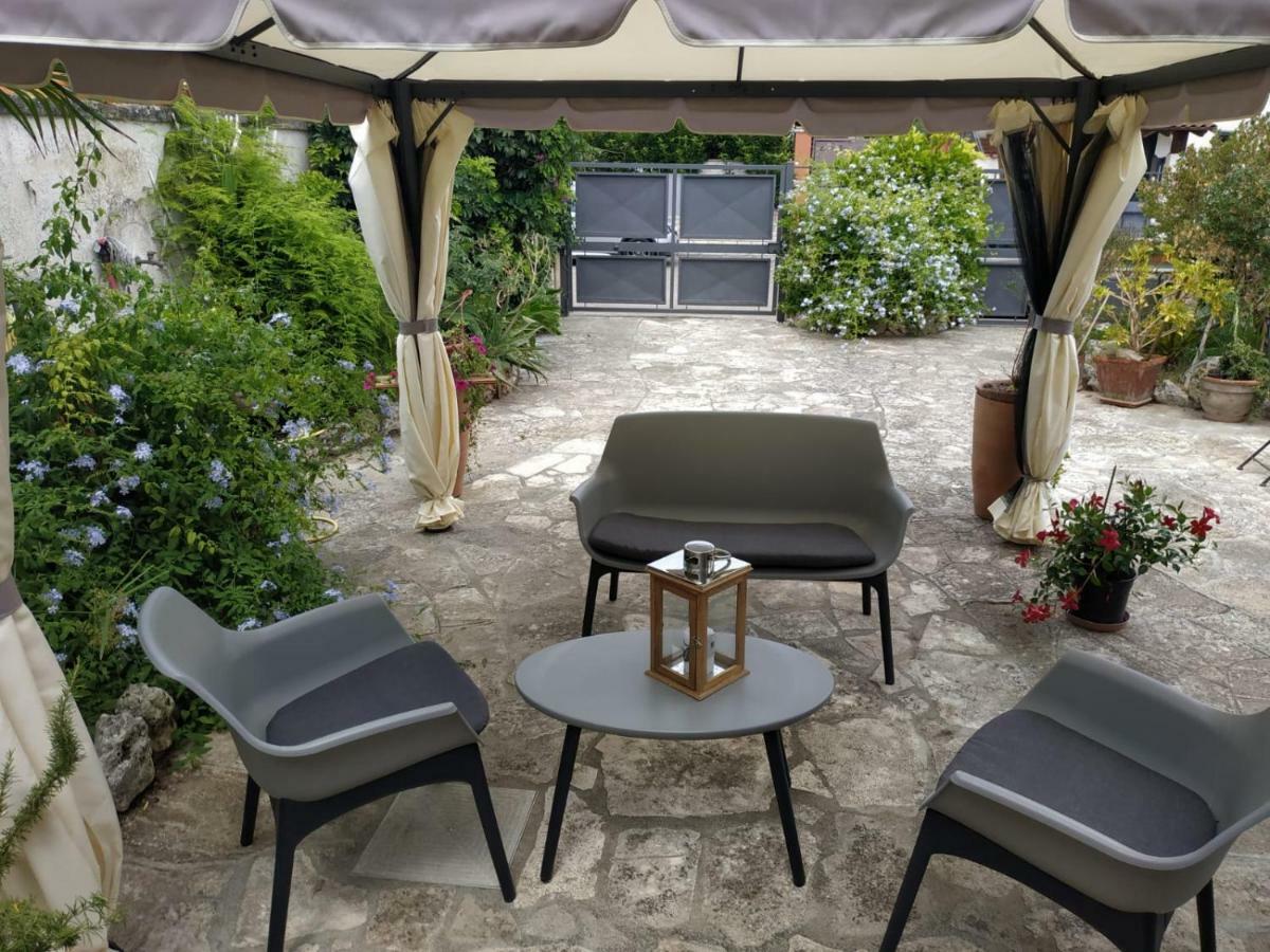 B&B Tra I Mari Del Salento Λέτσε Εξωτερικό φωτογραφία